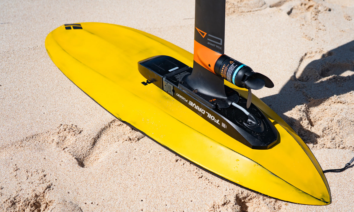 Code Foils x Integrated Foil Drive Mast montiert