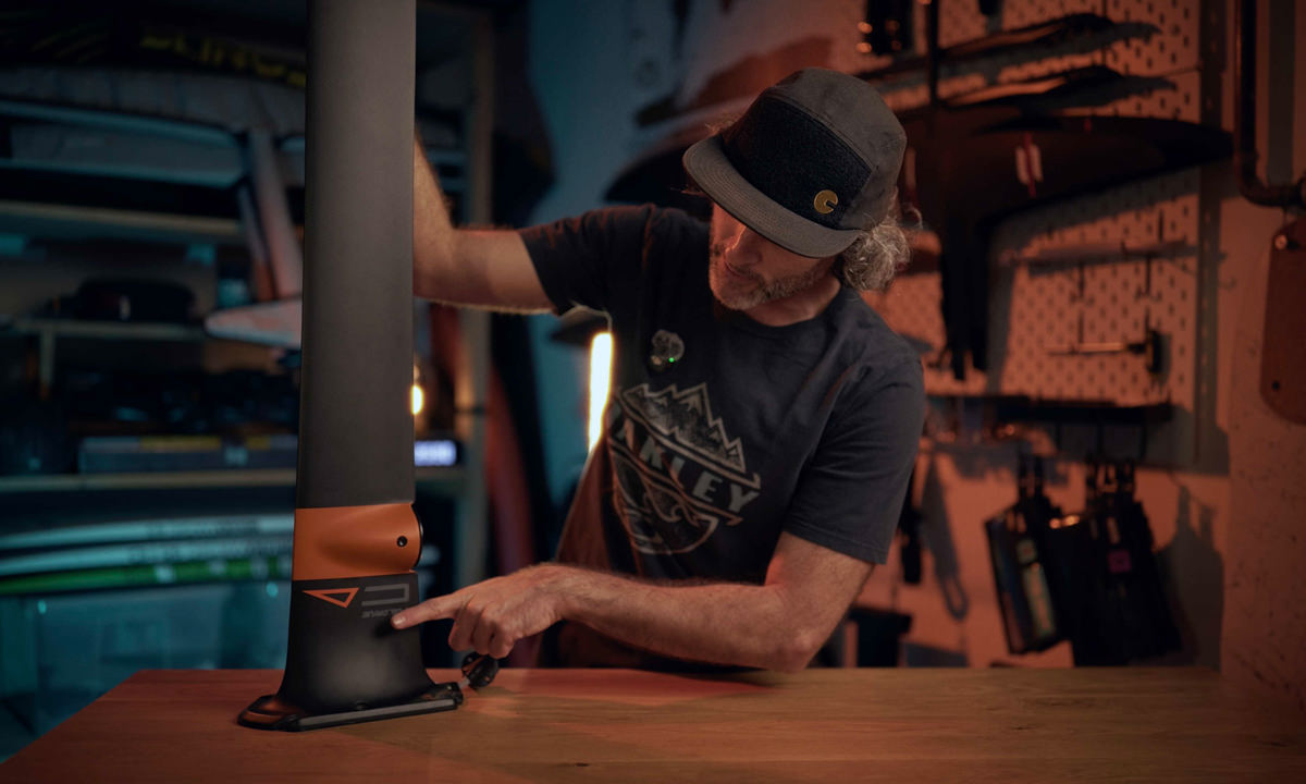 Hoppline shows motor position Code Foils x Integrated Foil Drive Mast